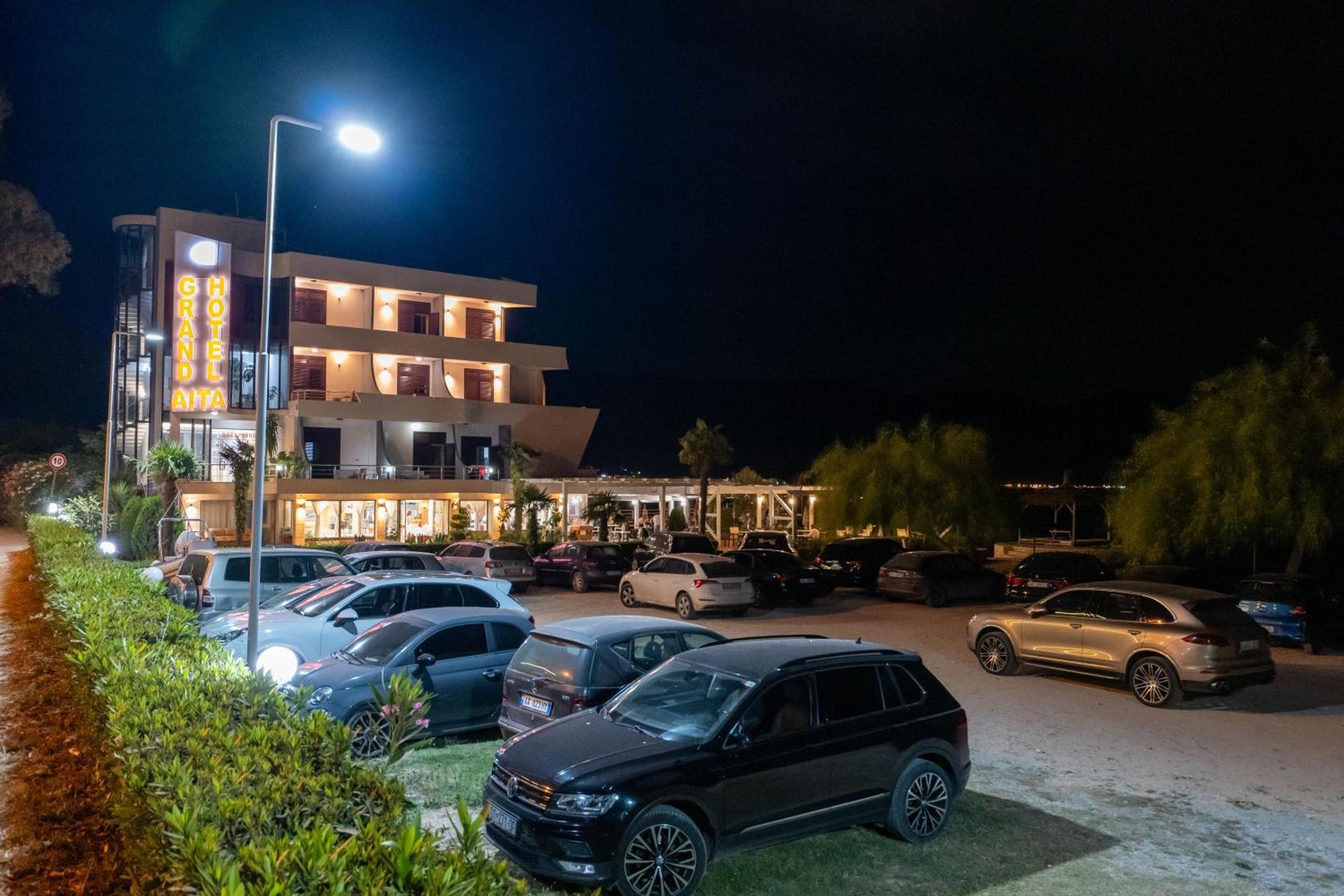 Grand Hotel Aita Radhimë Dış mekan fotoğraf